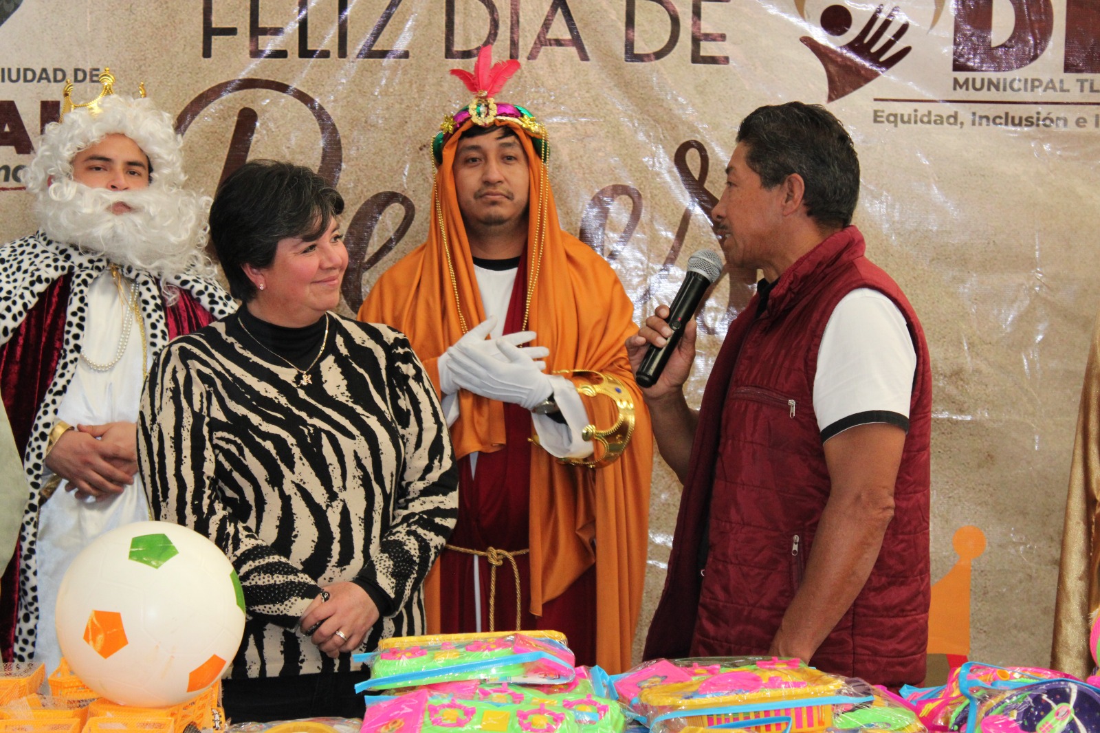 Sigue su camino la 'Caravana de Día de Reyes' por Tlaxcala Capital